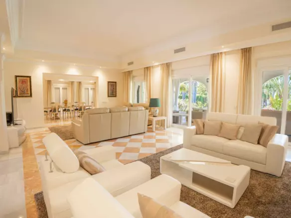 6-bedroom Villa In Estepona, Spain (967 M²)