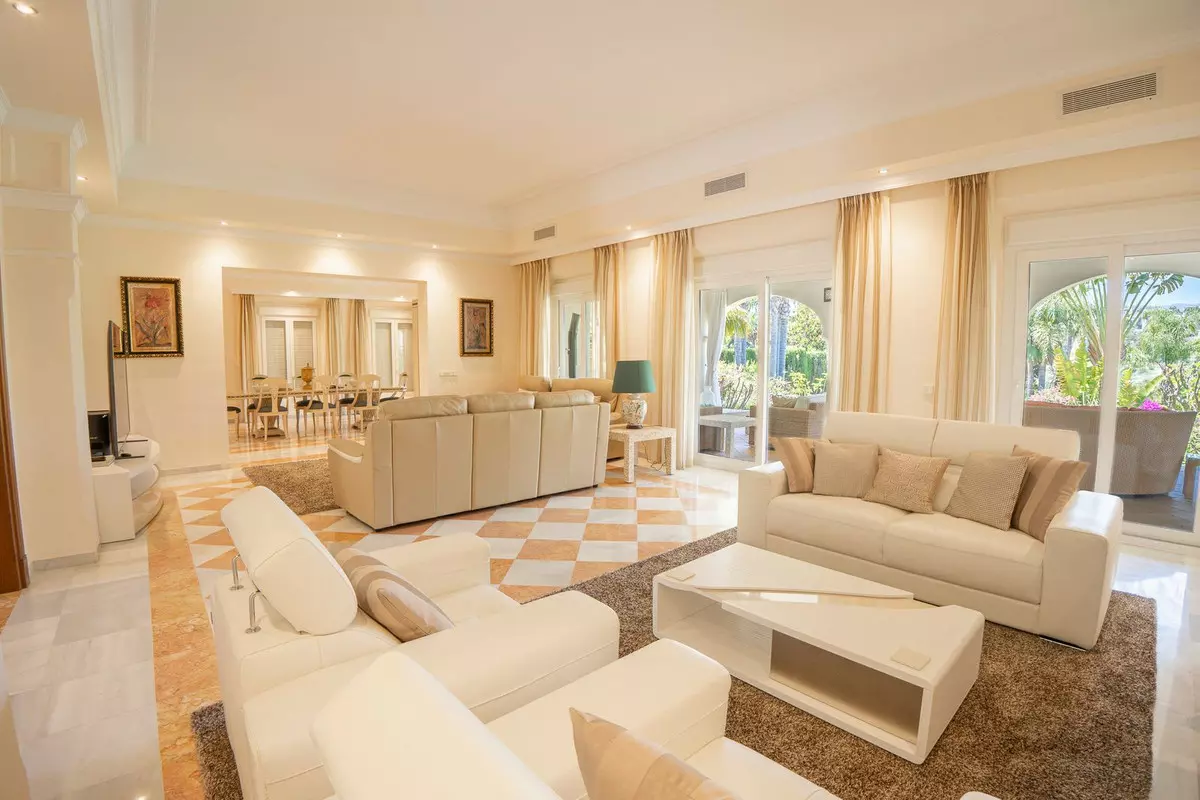 6-bedroom Villa In Estepona, Spain (967 M²)