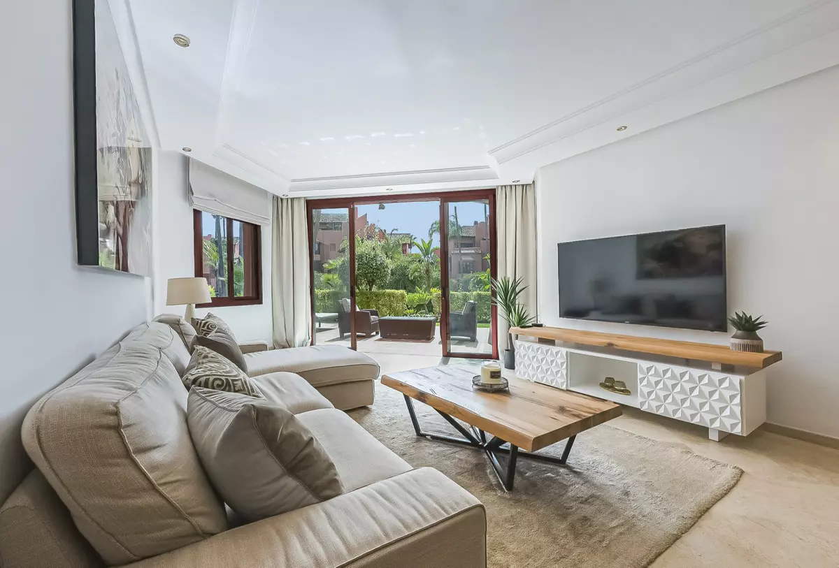2-bedroom Apartment In Estepona, Spain (189 M²)