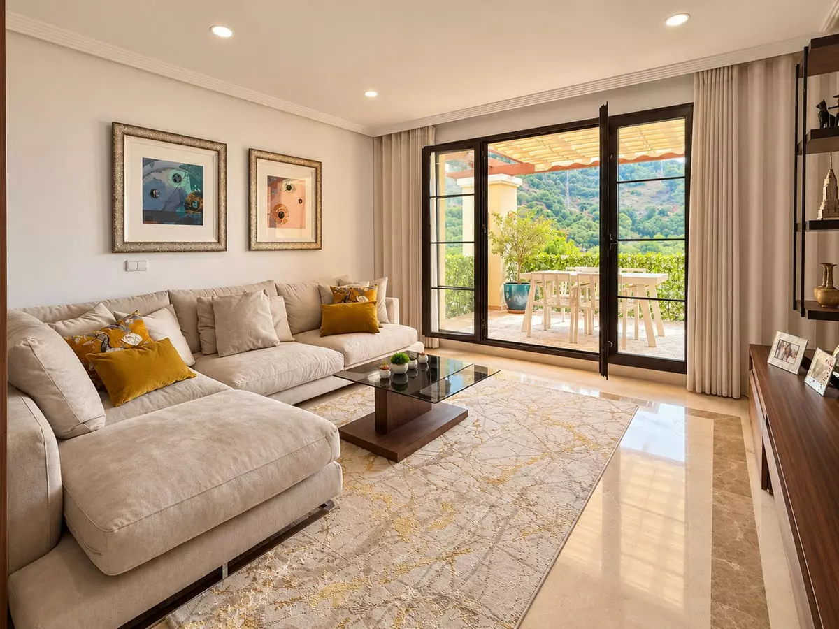3-bedroom Apartment In Benahavis, Spain (121 M²)