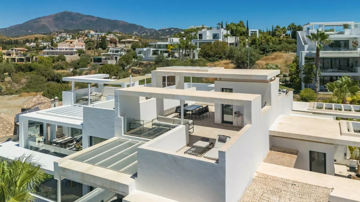 2-bedroom Apartment In Benahavis, Spain (222 M²)