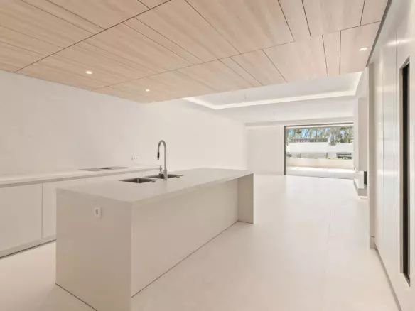 4-bedroom Apartment In Marbella, Spain (244 M²)