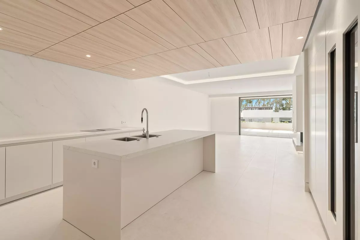 4-bedroom Apartment In Marbella, Spain (244 M²)