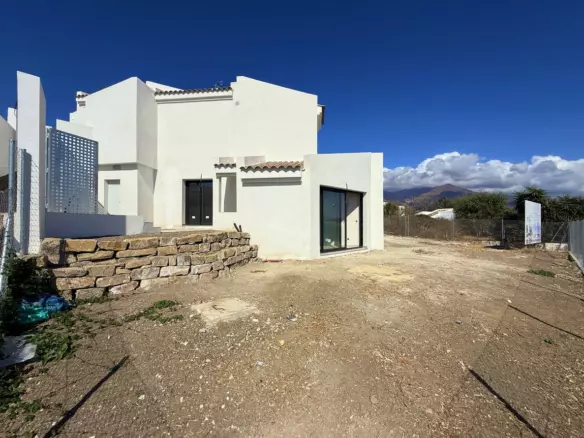 2-bedroom Villa In Estepona, Spain (124 M²)