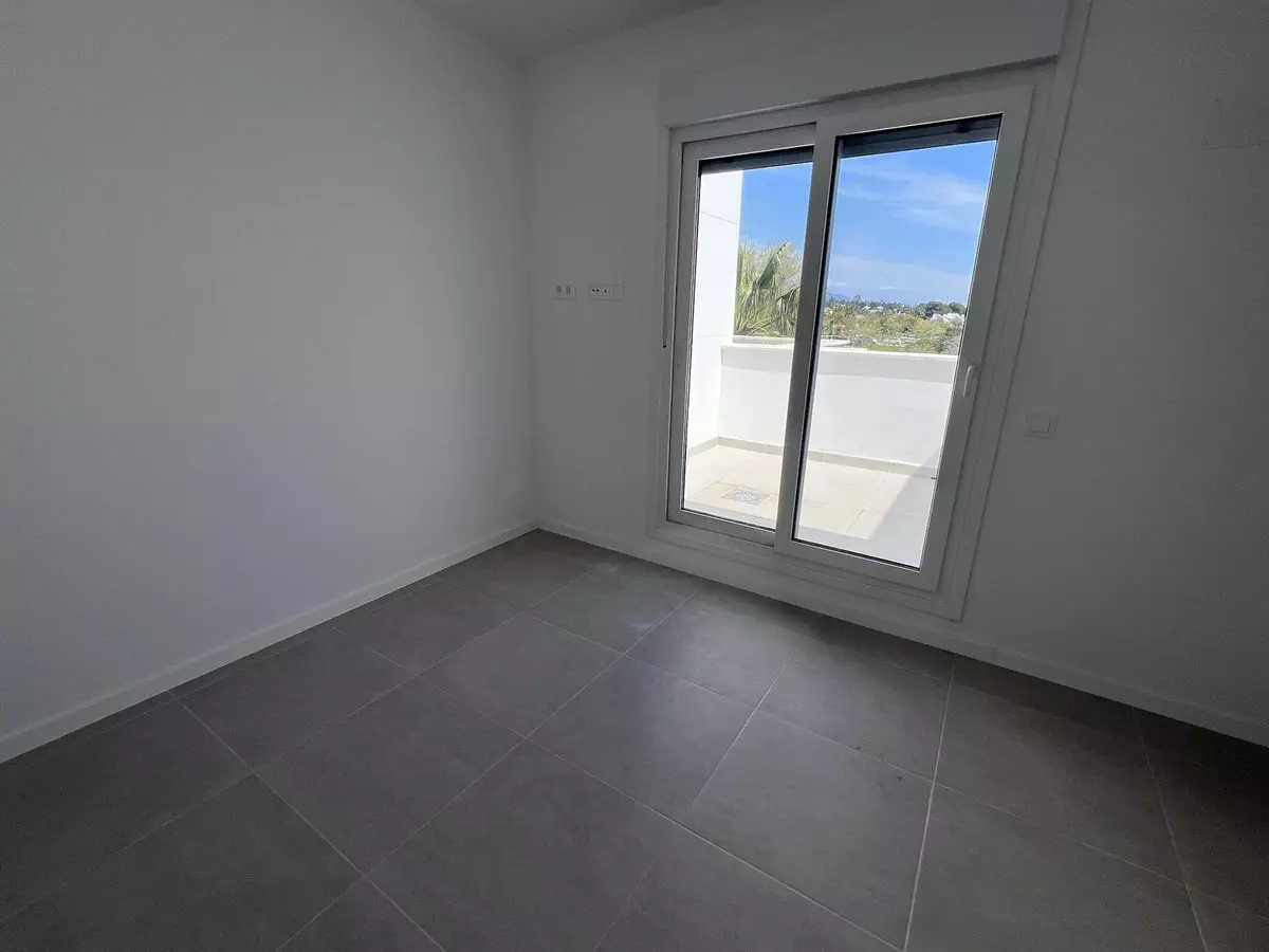 3-bedroom Apartment In Estepona, Spain (126 M²)