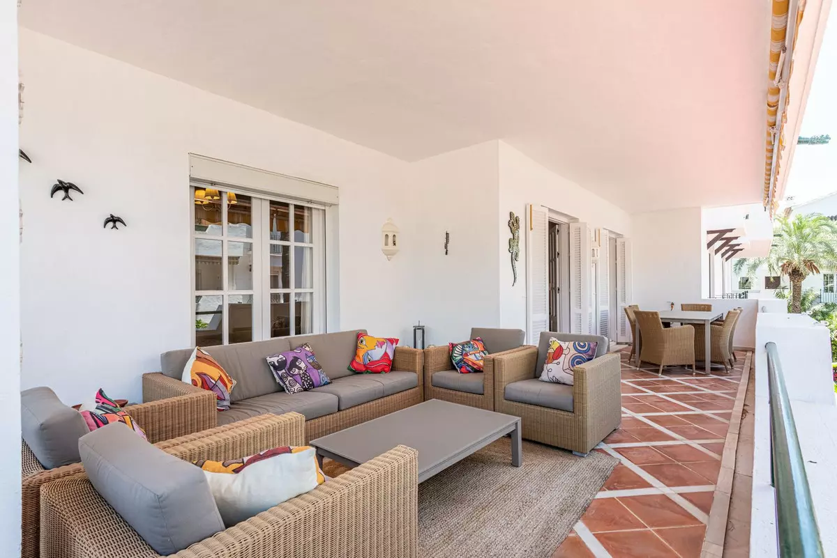 3-bedroom Apartment In Estepona, Spain (129 M²)