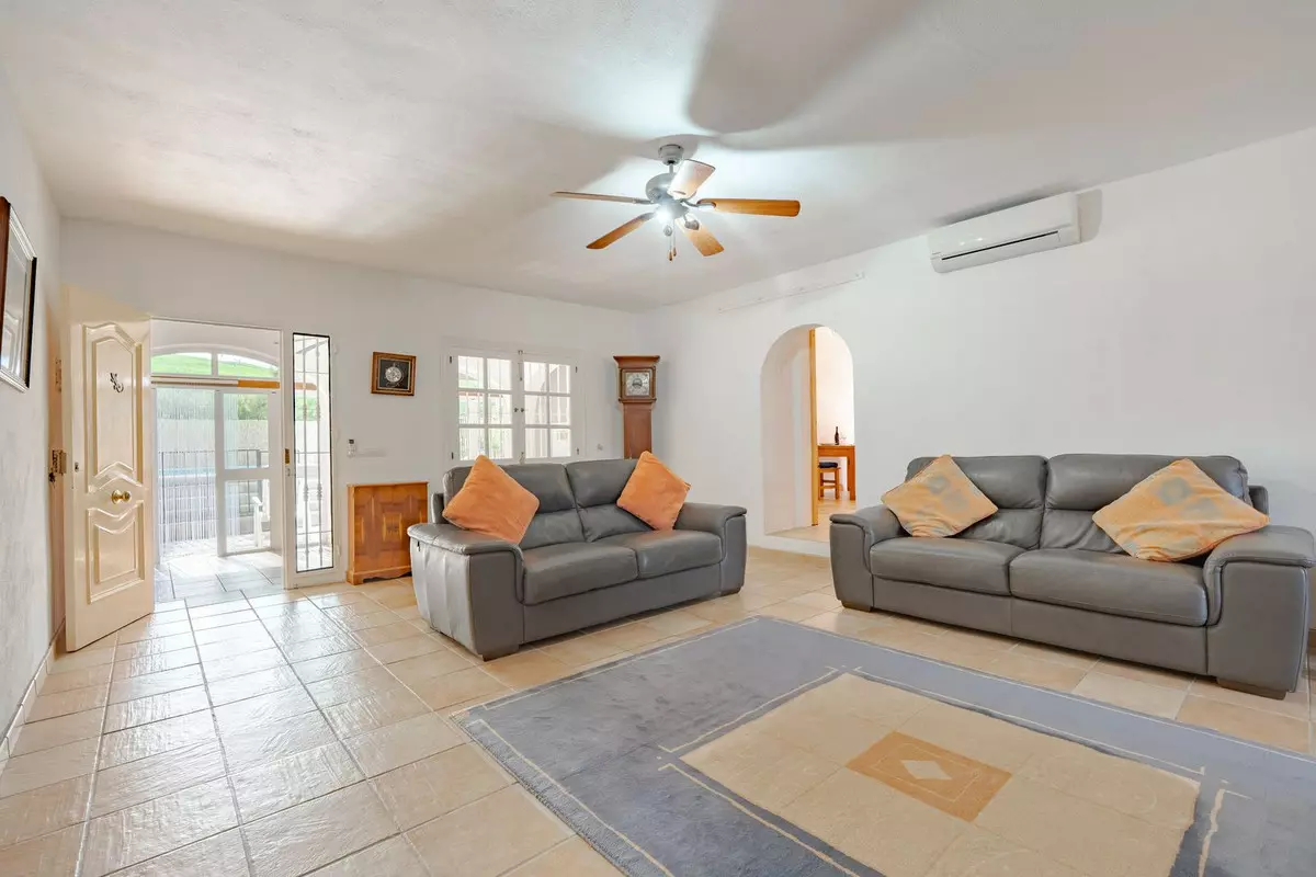 5-bedroom Country House In Coín, Spain (215 M²)
