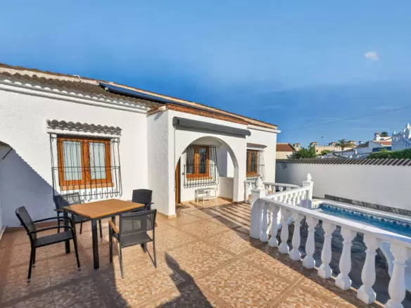 3-bedroom Villa In Torrevieja, Spain (123 M²)