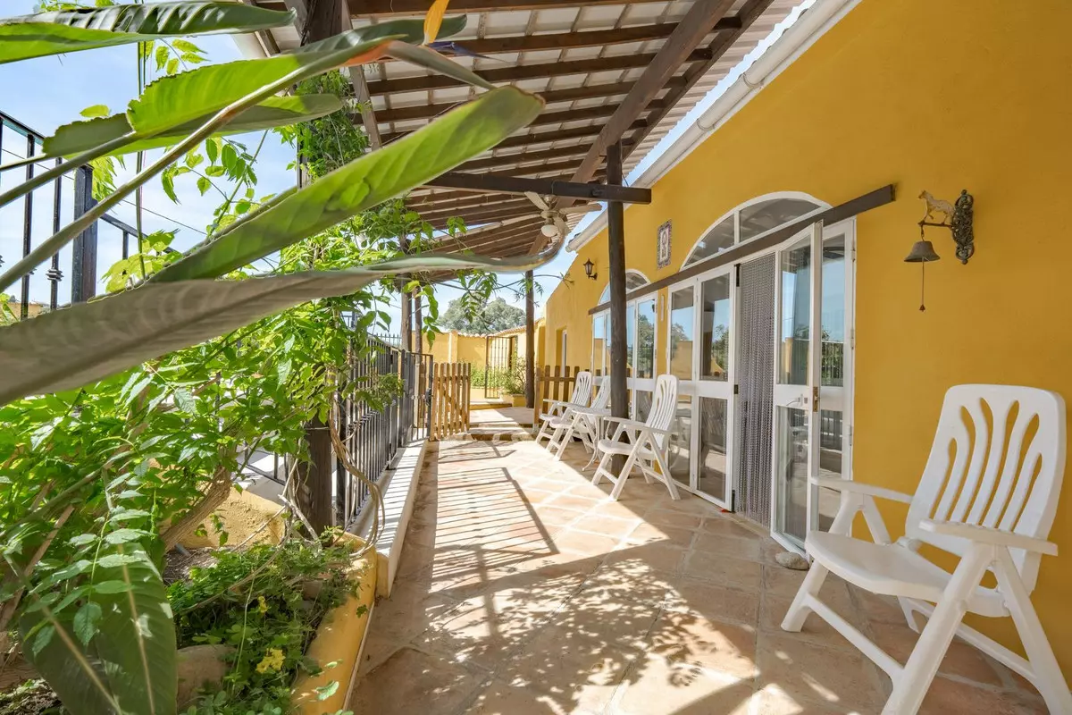 5-bedroom Country House In Coín, Spain (215 M²)