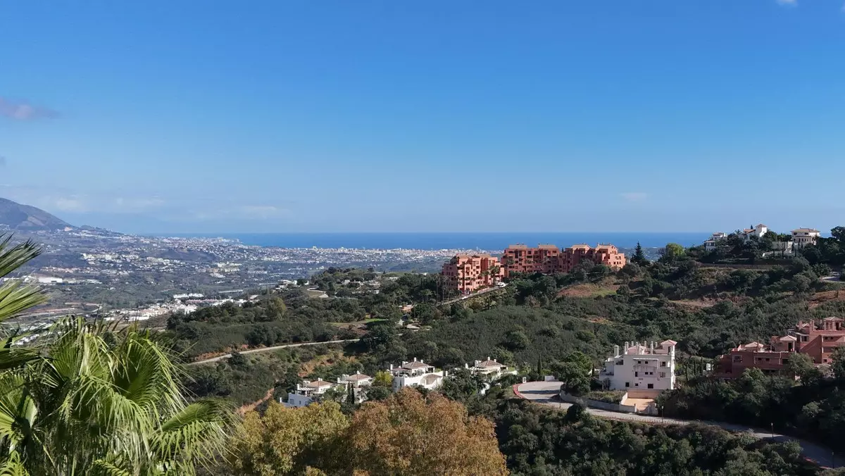 6-bedroom Villa In Marbella, Spain (477 M²)
