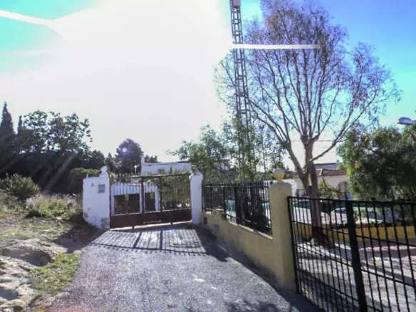 5-bedroom Villa In Elche, Spain (376 M²)