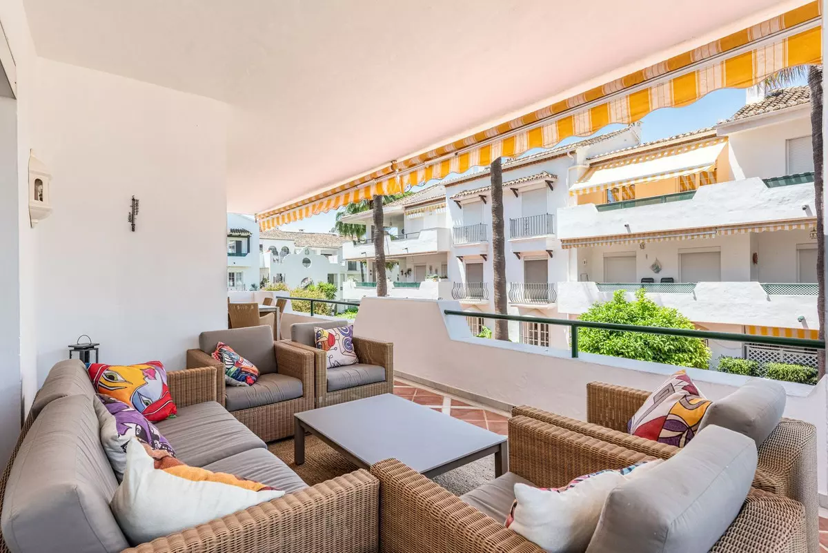 3-bedroom Apartment In Estepona, Spain (129 M²)