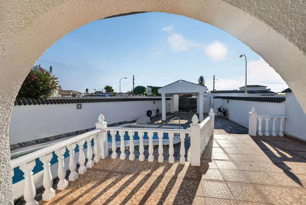 3-bedroom Villa In Torrevieja, Spain (123 M²)