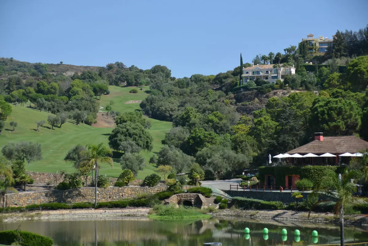 4-bedroom Villa In Benahavis, Spain (610 M²)
