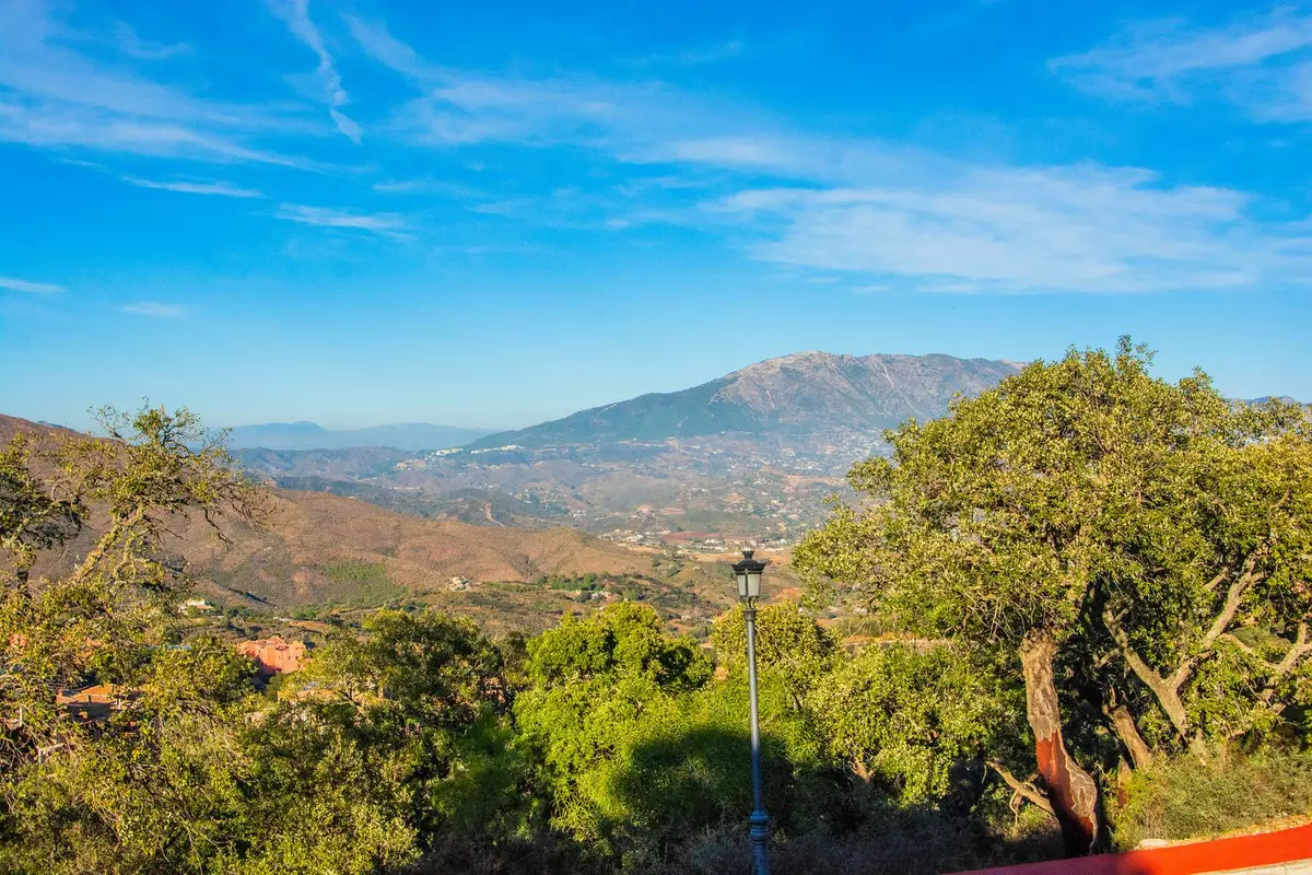 4-bedroom Villa In Marbella, Spain (328 M²)