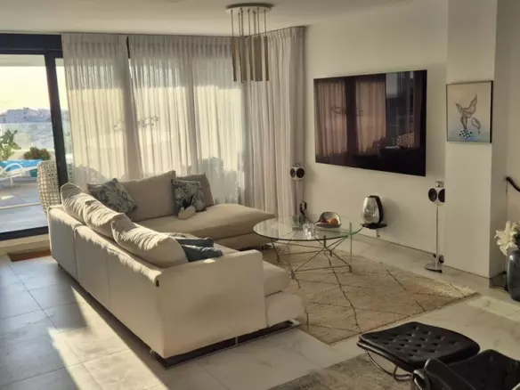 3-bedroom Apartment In Estepona, Spain (102 M²)