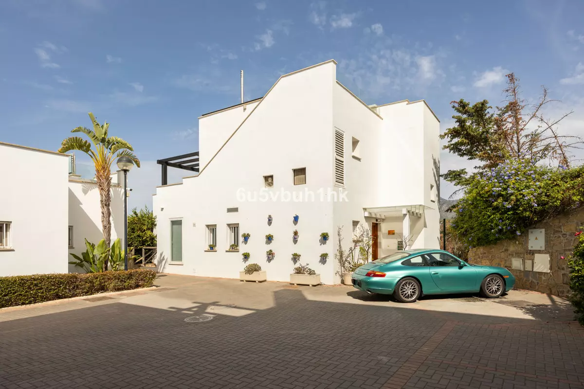 3-bedroom Villa In Marbella, Spain (291 M²)