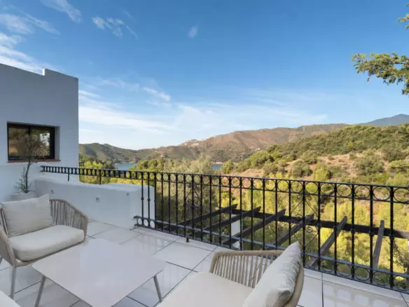 3-bedroom Villa In Istan, Spain (144 M²)