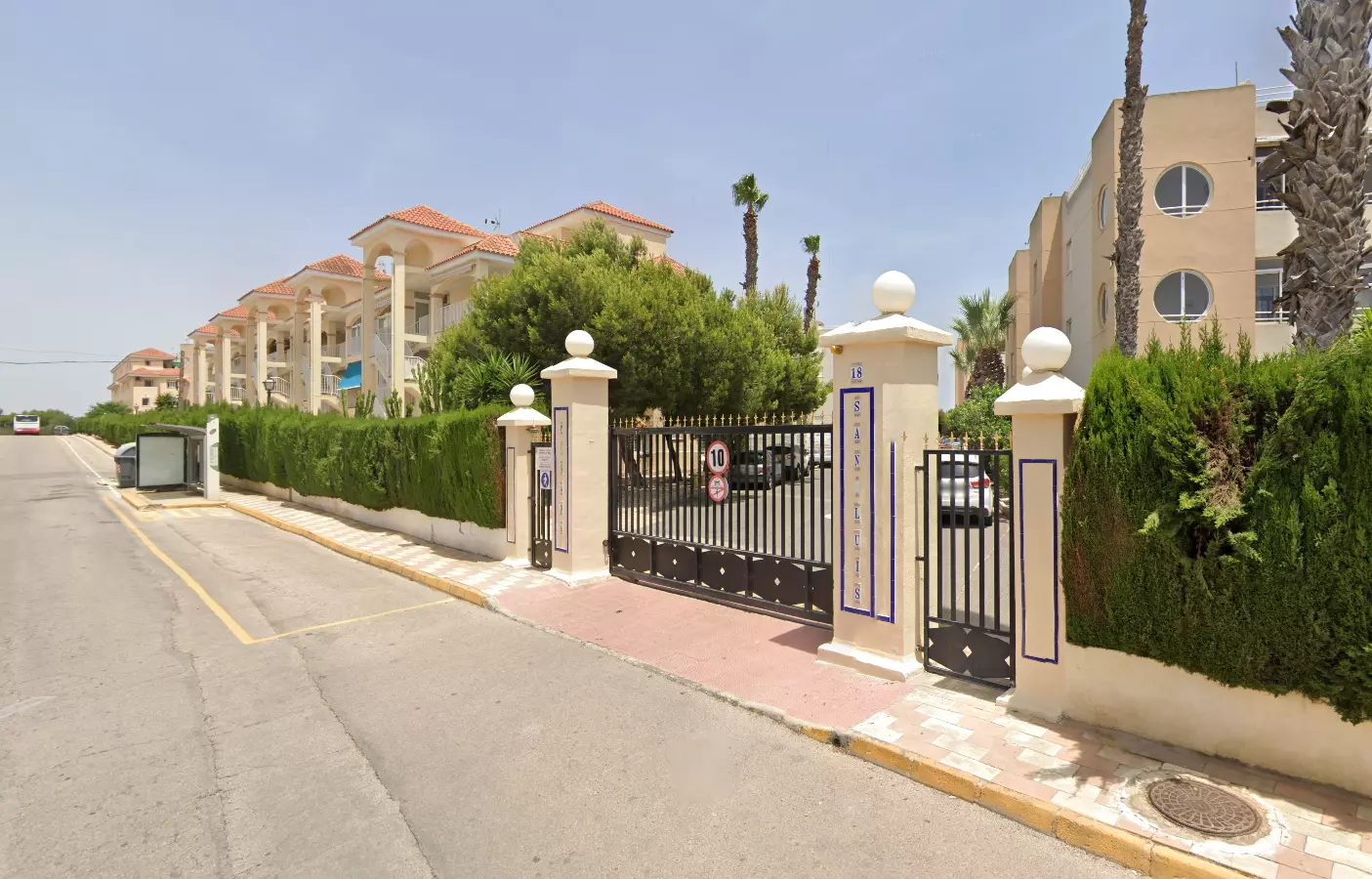 2-bedroom Town House In Torrevieja, Spain (64 M²)