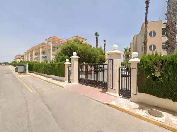 2-bedroom Town House In Torrevieja, Spain (64 M²)