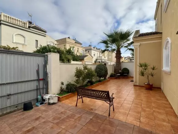 4-bedroom Villa In Torrevieja, Spain (124 M²)