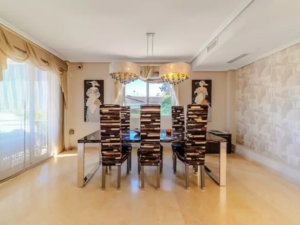 5-bedroom Villa In Torrevieja, Spain (438 M²)