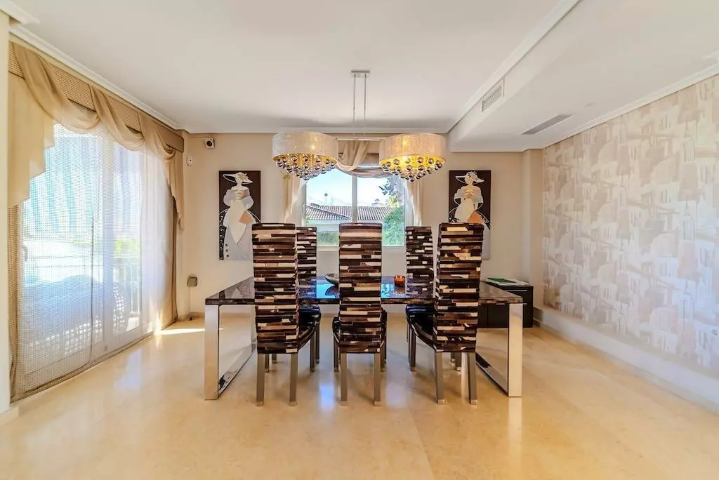 5-bedroom Villa In Torrevieja, Spain (438 M²)