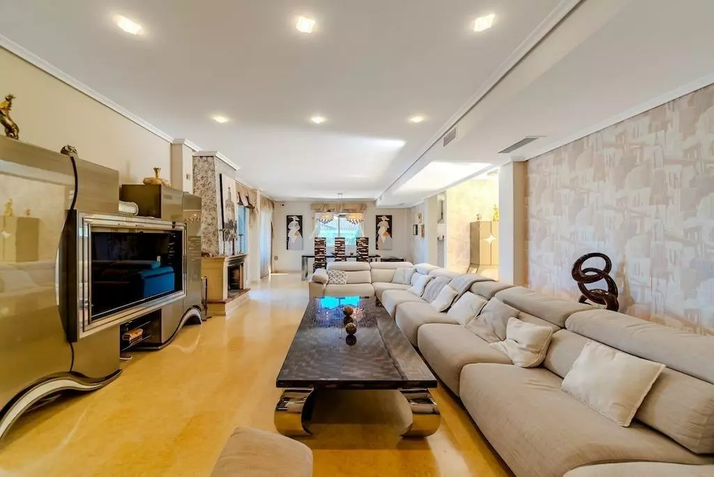 5-bedroom Villa In Torrevieja, Spain (438 M²)