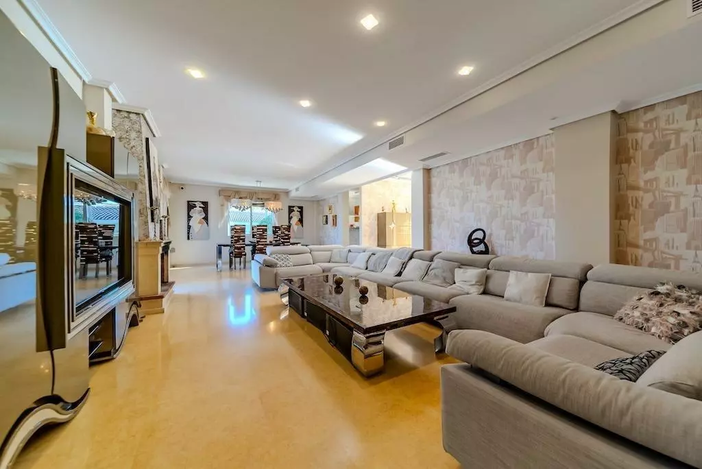 5-bedroom Villa In Torrevieja, Spain (438 M²)