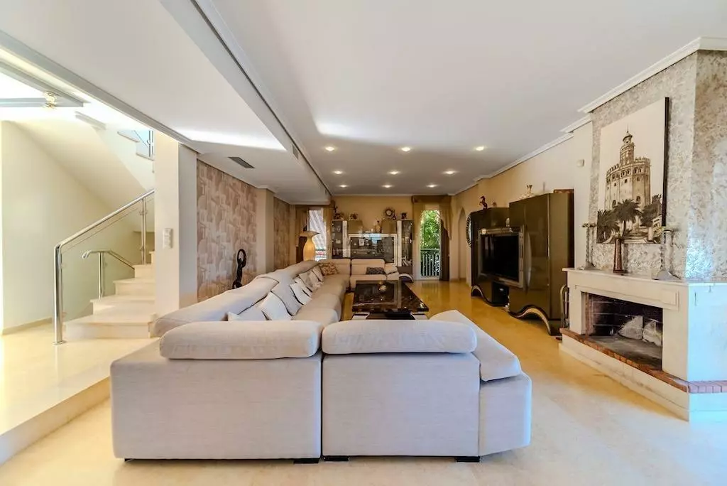 5-bedroom Villa In Torrevieja, Spain (438 M²)
