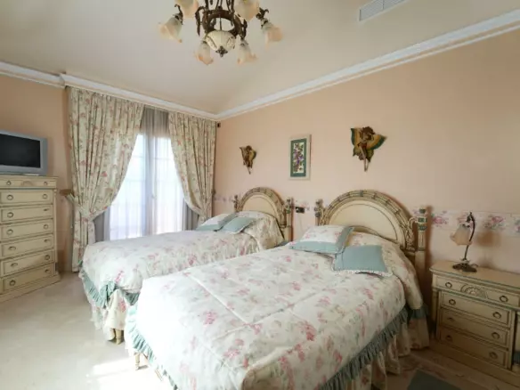 8-bedroom Villa In Orihuela Costa, Spain (734 M²)