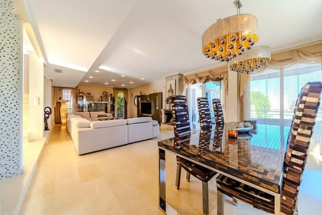 5-bedroom Villa In Torrevieja, Spain (438 M²)