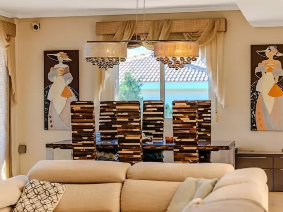 5-bedroom Villa In Torrevieja, Spain (438 M²)