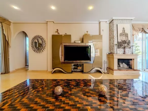 5-bedroom Villa In Torrevieja, Spain (438 M²)