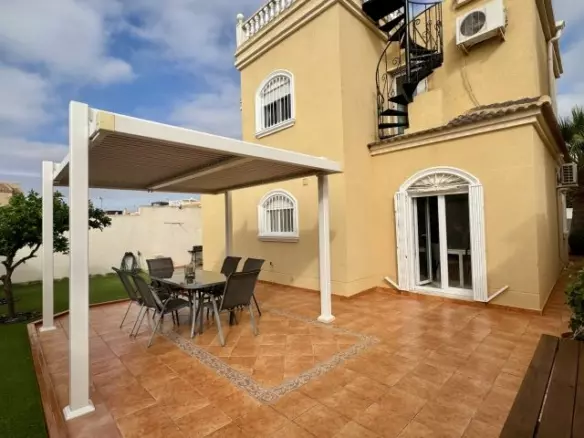 4-bedroom Villa In Torrevieja, Spain (124 M²)
