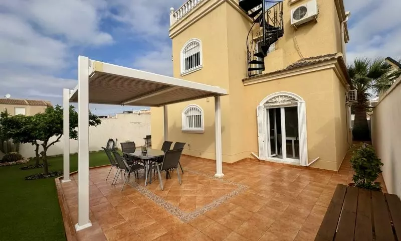 4-bedroom Villa In Torrevieja, Spain (124 M²)