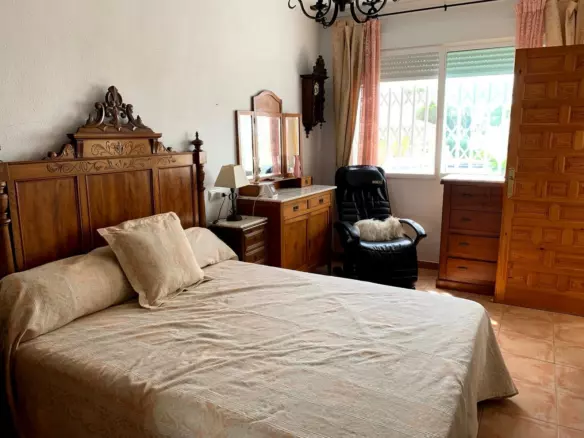 5-bedroom Semi In Torrevieja, Spain (170 M²)