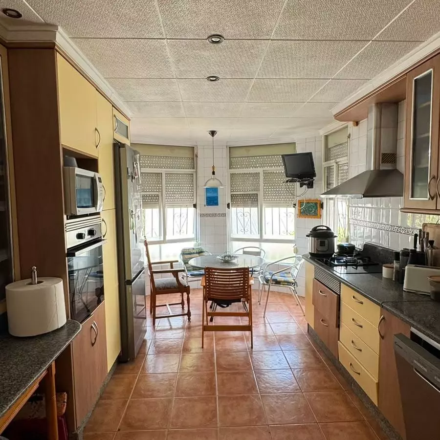 5-bedroom Semi In Torrevieja, Spain (170 M²)