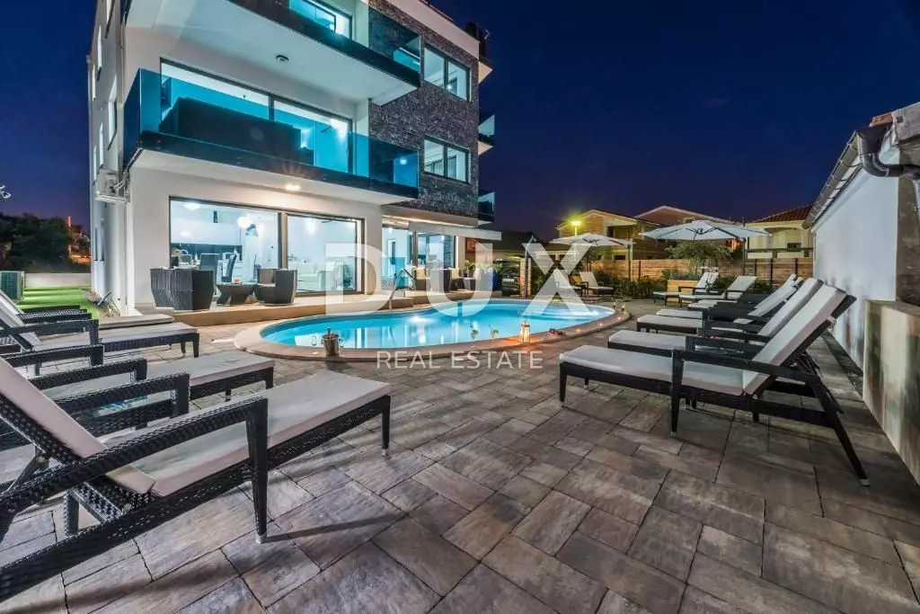 12-bedroom Detached House In Vir, Croatia (550 M²)