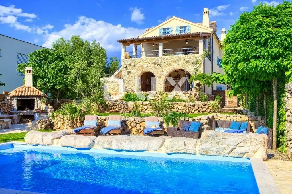 4-bedroom Detached House In Sveti Vid-miholjice, Croatia (260 M²)