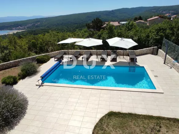 3-bedroom Villa In Soline, Croatia (250 M²)