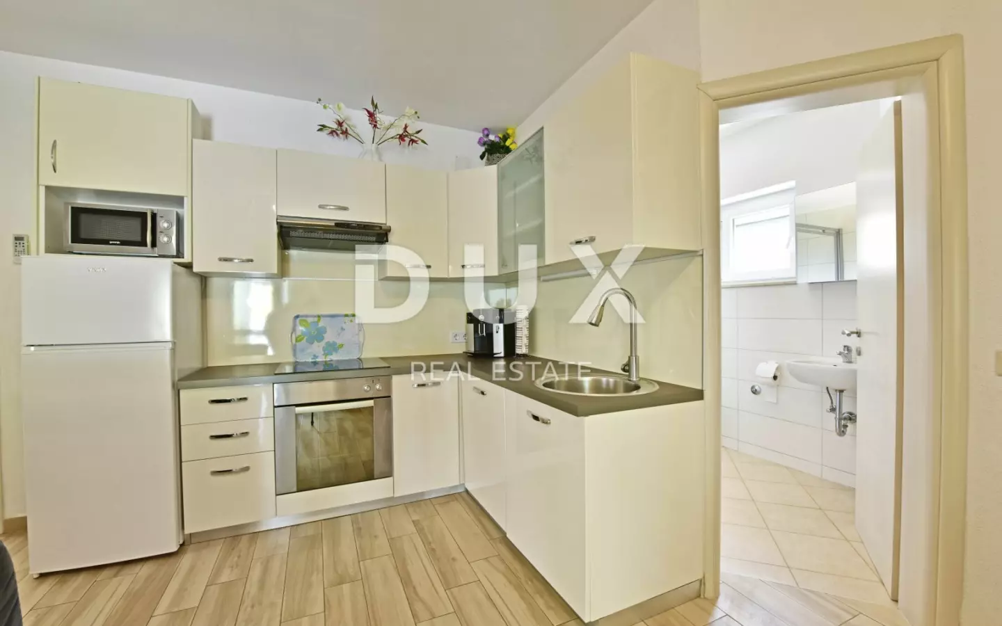 9-bedroom Detached House In Poreč, Croatia (280 M²)