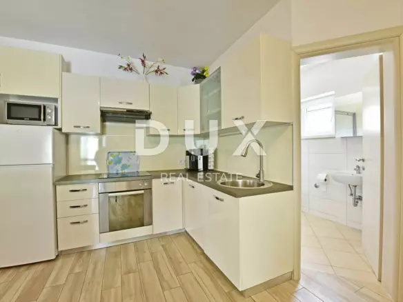 9-bedroom Detached House In Poreč, Croatia (280 M²)