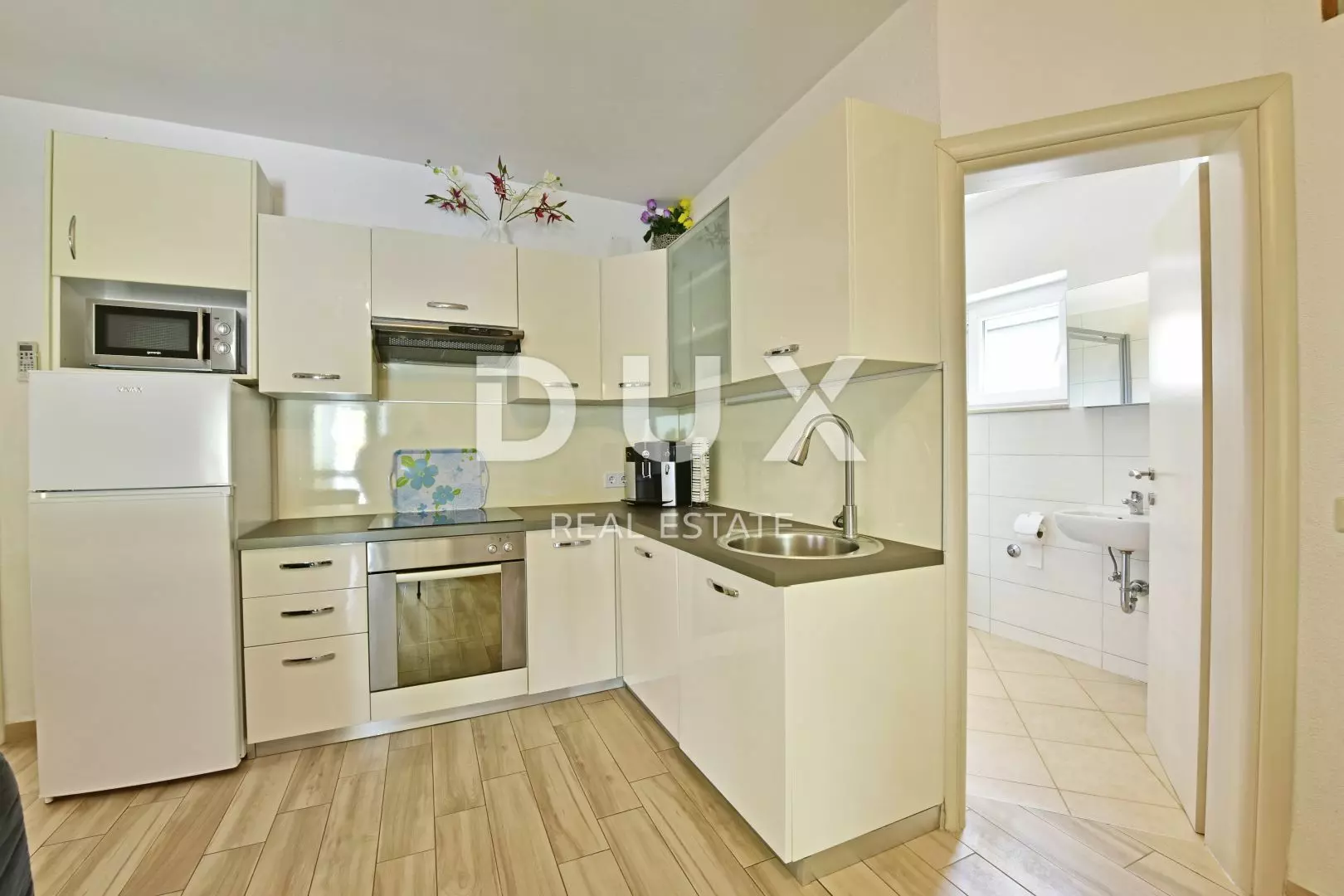 9-bedroom Detached House In Poreč, Croatia (280 M²)