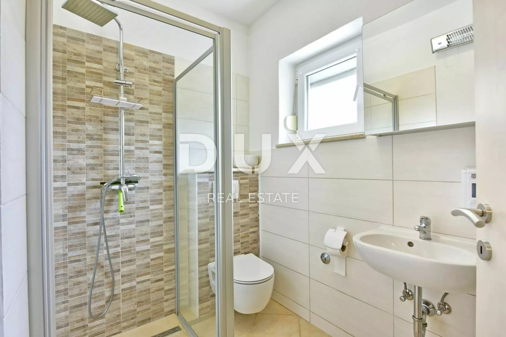 9-bedroom Detached House In Poreč, Croatia (280 M²)