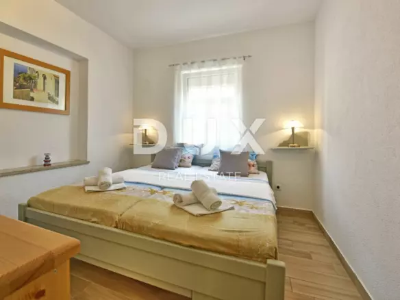 9-bedroom Detached House In Poreč, Croatia (280 M²)