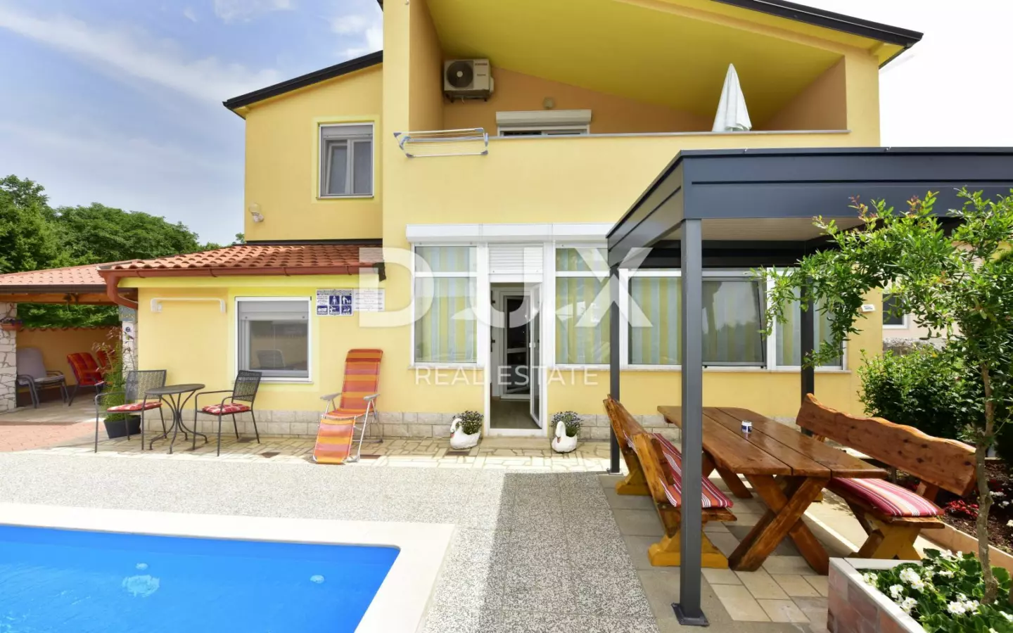 9-bedroom Detached House In Poreč, Croatia (280 M²)