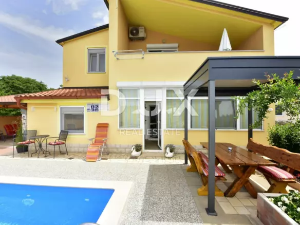 9-bedroom Detached House In Poreč, Croatia (280 M²)