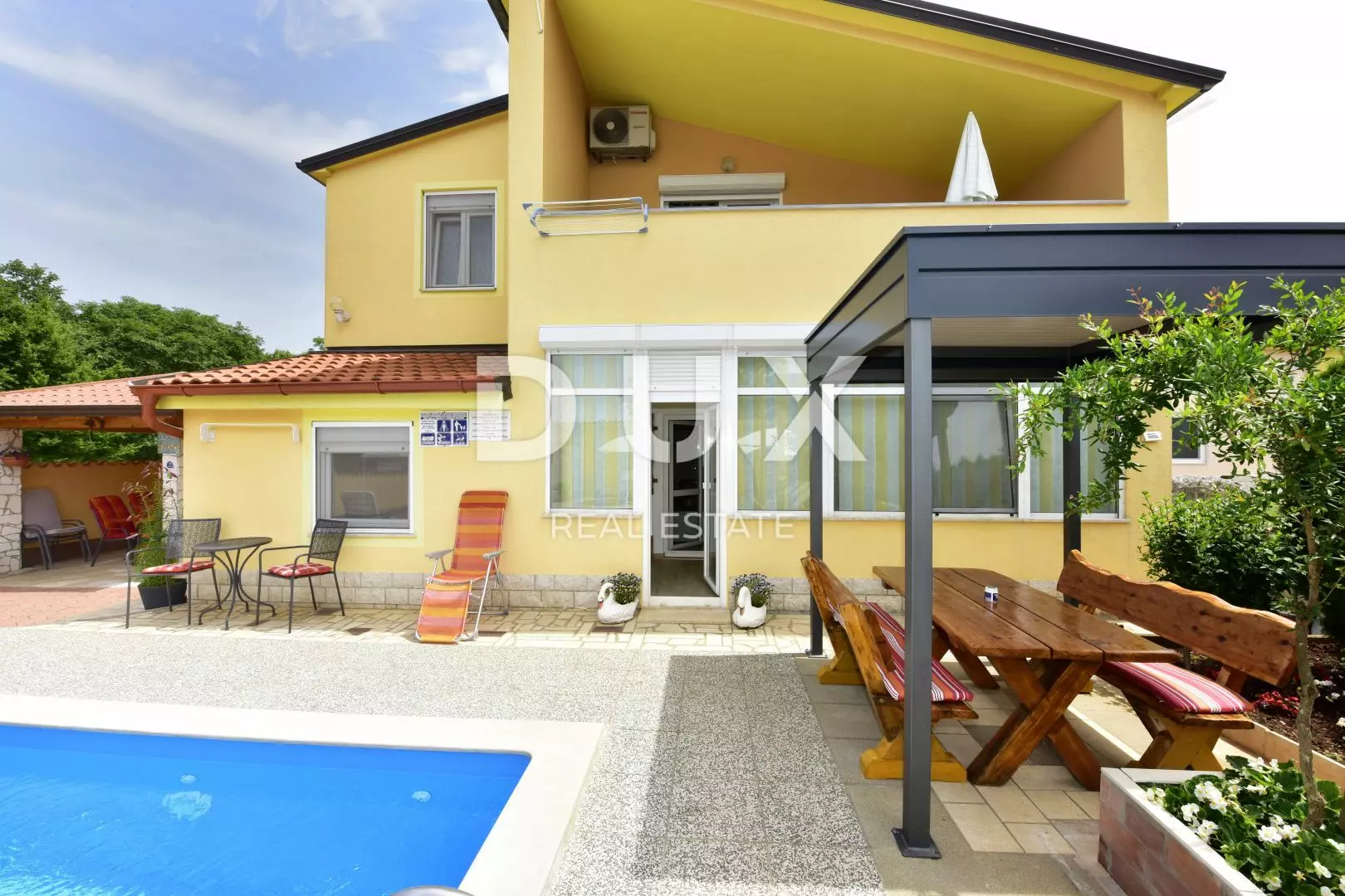 9-bedroom Detached House In Poreč, Croatia (280 M²)