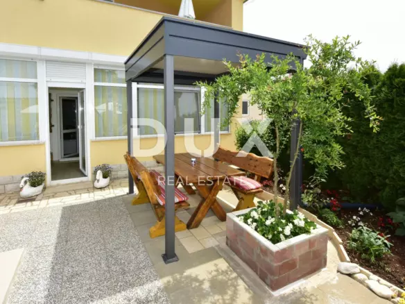 9-bedroom Detached House In Poreč, Croatia (280 M²)